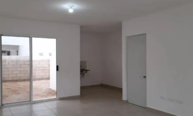 ¡PRECIOSA CASA CON ALBERCA COMUNAL EN RESIDENCIAL PLAYA AZUL, PLAYA DEL CARMEN!