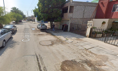 CASA EN VENTA  CON EXCELENTE EN UBUCACION, LAGOS DE MONTEBELLO 707 L 55 M 7 LAS NUBES TUXTLA GUTIÉRREZ TUXTLA GUTIERREZ C.P. 29087 CHIAPAS	LAS NUBES	T
