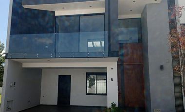 Casa en Lomas Angelopolis, Parque Foresta
