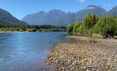 ¡Una Parcela Soñada con 35mts de Orilla de Río Petrohué!