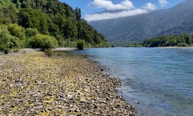 ¡Una Parcela Soñada con 35mts de Orilla de Río Petrohué!