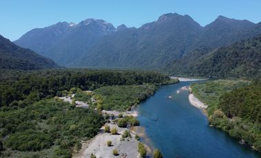 ¡Una Parcela Soñada con 35mts de Orilla de Río Petrohué!