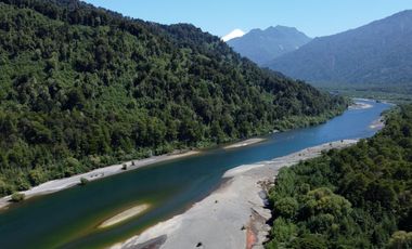 ¡Una Parcela Soñada con 35mts de Orilla de Río Petrohué!