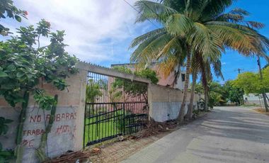 CASA EN PROGRESO EN ESQUINA PARA REMODELAR A 100 METROS DE LA PLAYA