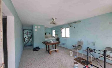 CASA EN PROGRESO EN ESQUINA PARA REMODELAR A 100 METROS DE LA PLAYA