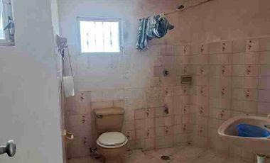 CASA EN PROGRESO EN ESQUINA PARA REMODELAR A 100 METROS DE LA PLAYA