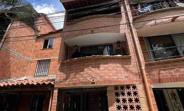 VENDO DOS APARTAMENTOS CERCA A PUERTA DEL NORTE Y ESTACION DEL METRO NIQUIA