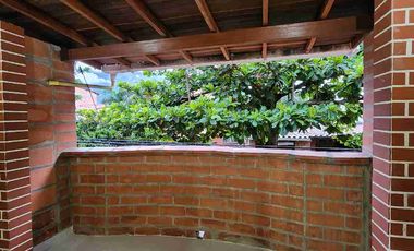 VENDO DOS APARTAMENTOS CERCA A PUERTA DEL NORTE Y ESTACION DEL METRO NIQUIA