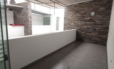 VENDO CASA DE TRES PISOS EN LA MEJOR ZONA COCOS DEL CHIPE, PIURA