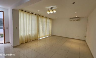 VENDO CASA DE TRES PISOS EN LA MEJOR ZONA COCOS DEL CHIPE, PIURA