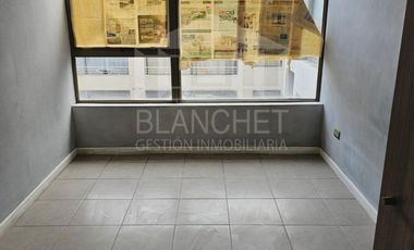 IDEAL PARA INVERSIÓN EN CALLE VERGARA SANTIAGO A PASOS DE METRO TOESCA.