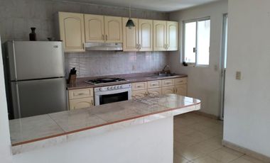 Casa amueblada con alberca, palapa y vigilancia en Burgos Bugambilias