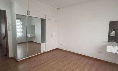 TWO STOREY HOUSE FOR LEASE NEAR KOREAN TOWN