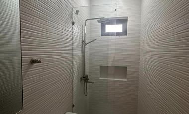 TWO STOREY HOUSE FOR LEASE NEAR KOREAN TOWN