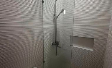 TWO STOREY HOUSE FOR LEASE NEAR KOREAN TOWN
