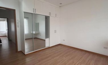 TWO STOREY HOUSE FOR LEASE NEAR KOREAN TOWN