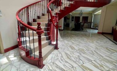 Hermosa casa en renta con patio grande y espectacular vista al mar.