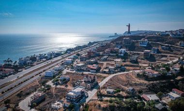 Hermosa casa en renta con patio grande y espectacular vista al mar.