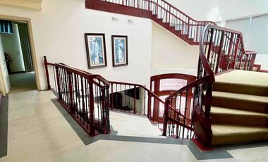 Hermosa casa en renta con patio grande y espectacular vista al mar.