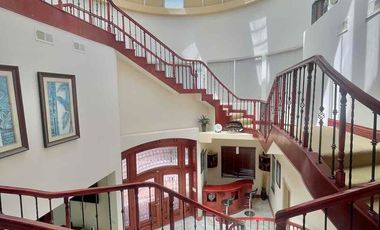 Hermosa casa en renta con patio grande y espectacular vista al mar.