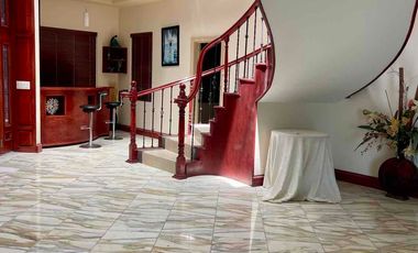 Hermosa casa en renta con patio grande y espectacular vista al mar.