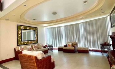 Hermosa casa en renta con patio grande y espectacular vista al mar.