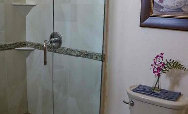 Hermosa casa en renta con patio grande y espectacular vista al mar.