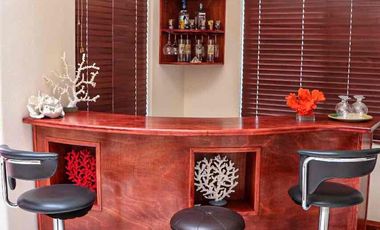 Hermosa casa en renta con patio grande y espectacular vista al mar.