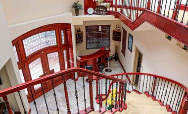 Hermosa casa en renta con patio grande y espectacular vista al mar.