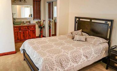 Hermosa casa en renta con patio grande y espectacular vista al mar.