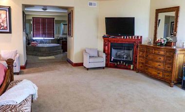 Hermosa casa en renta con patio grande y espectacular vista al mar.