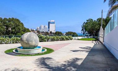 Hermosa casa en renta con patio grande y espectacular vista al mar.
