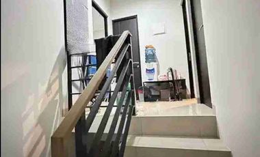 Rumah 2 lantai dalam cluster dekat kolam renang di summarecon bekasi