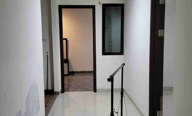 RUMAH 2 LANTAI DI WATER FRONT CITY