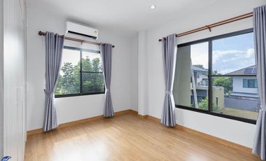 4 bedroom Luxury home Wanarom Ubon