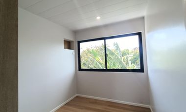SPACIOUS MODERN 3 STOREY  TOWNHOUSE FOR SALE IN PILAR VILLAGE LAS PINAS