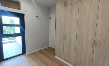 SPACIOUS MODERN 3 STOREY  TOWNHOUSE FOR SALE IN PILAR VILLAGE LAS PINAS