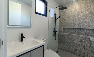 SPACIOUS MODERN 3 STOREY  TOWNHOUSE FOR SALE IN PILAR VILLAGE LAS PINAS