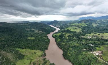 Terreno de 27 has con acceso directo a la carretera. Ubicación ideal a 25 minutos de Tarapoto, perfecto para proyecto residencial.