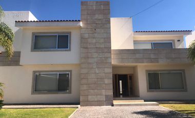 JURIQUILLA LA RICA $ 70 000