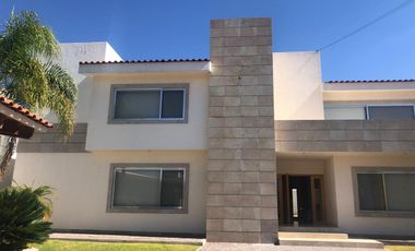 JURIQUILLA LA RICA $ 70 000