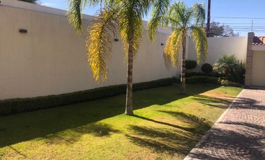 JURIQUILLA LA RICA $ 70 000