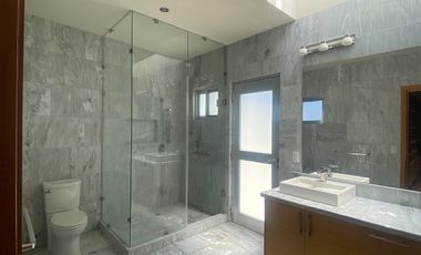 JURIQUILLA LA RICA $ 70 000