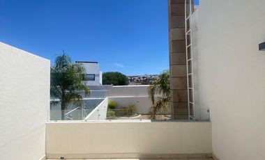 JURIQUILLA LA RICA $ 70 000