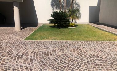 JURIQUILLA LA RICA $ 70 000
