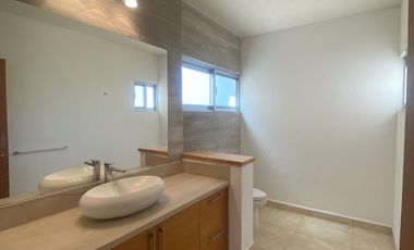 JURIQUILLA LA RICA $ 70 000