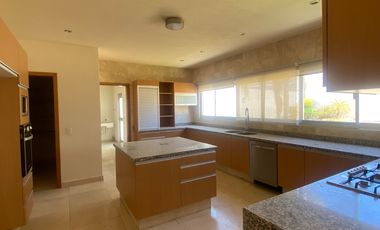 JURIQUILLA LA RICA $ 70 000