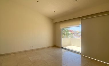 JURIQUILLA LA RICA $ 70 000