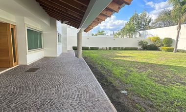 JURIQUILLA LA RICA $ 70 000