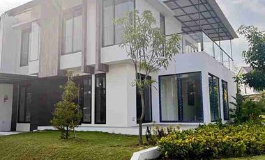 Rumah Baru 2 lantai Hoek Taman di Tatar Simakirana KBP